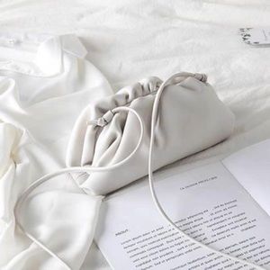B .  V design pouch cloud dumpling leather lambskin bag purse clutch white ivory